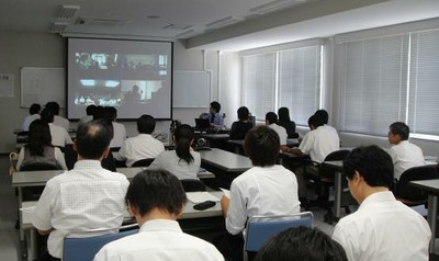 Polycom®を活用した４キャンパス接続による遠隔セミナー